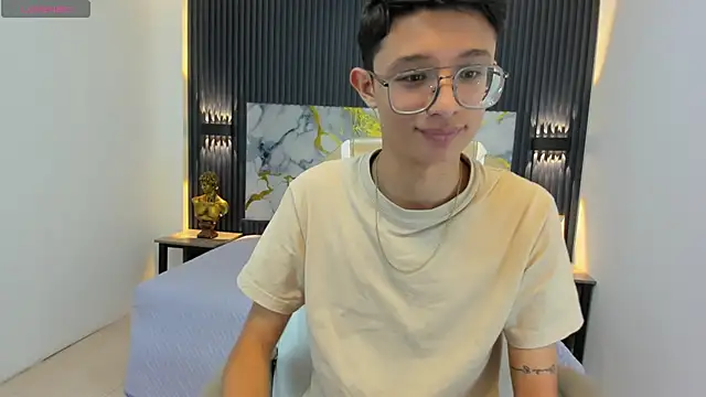 Snapshot of SantiagoRusso18 chatting on September 19, 12:38 pm SantiagoRusso18 online show from September 19, 12:38 pm