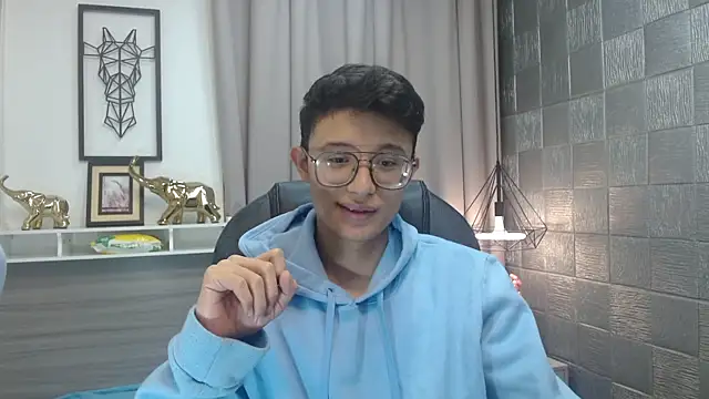 SantiagoRusso18 online show from April 18, 11:55 am