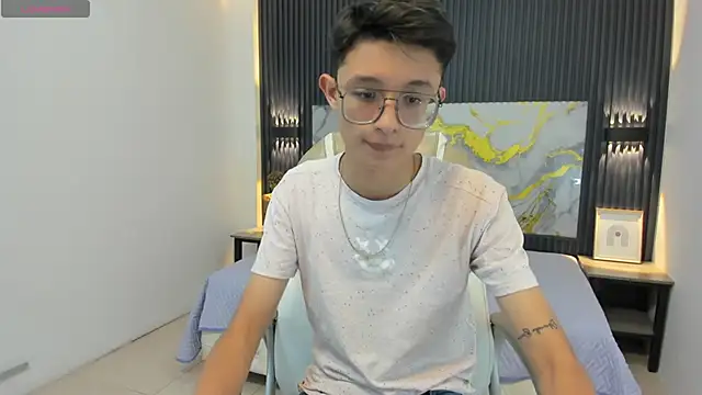 Snapshot of SantiagoRusso18 chatting on September 16, 1:23 pm SantiagoRusso18 online show from September 16, 1:23 pm
