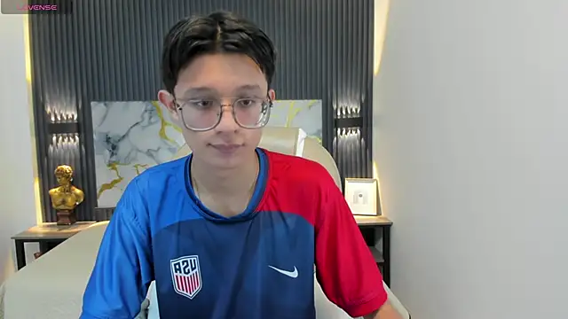 Snapshot of SantiagoRusso18 chatting on October 19, 1:03 pm SantiagoRusso18 online show from October 19, 1:03 pm