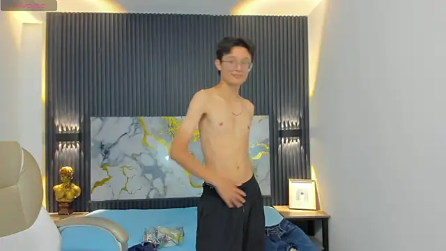 Snapshot of SantiagoRusso18 chatting on October 28, 2:41 pm SantiagoRusso18 online show from October 28, 2:41 pm