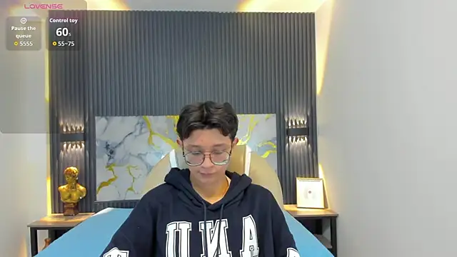 Snapshot of SantiagoRusso18 chatting on October 25, 12:18 pm SantiagoRusso18 online show from October 25, 12:18 pm