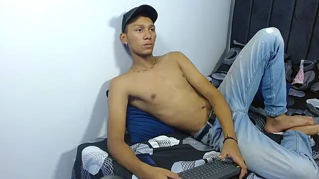Snapshot of hot_kratoxxx chatting on September 19, 7:46 pm hot kratoxxx online show from September 19, 7:46 pm