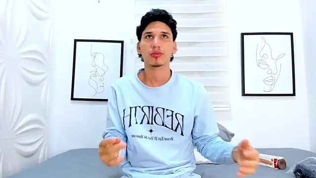 Snapshot of axel_alvareez chatting on September 16, 5:52 am axel alvareez online show from September 16, 5:52 am