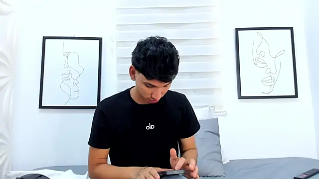 Snapshot of axel_alvareez chatting on September 17, 6:03 am axel alvareez online show from September 17, 6:03 am