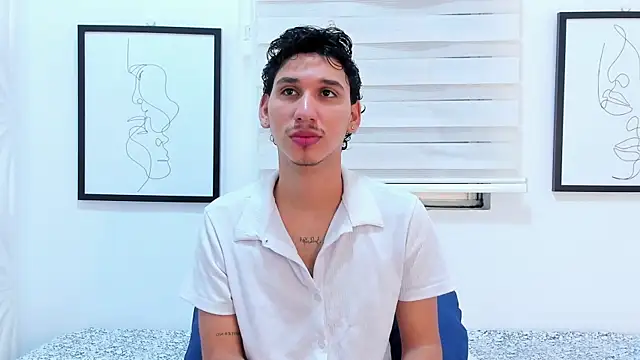Snapshot of axel_alvareez chatting on October 4, 3:44 am axel alvareez online show from October 4, 3:44 am