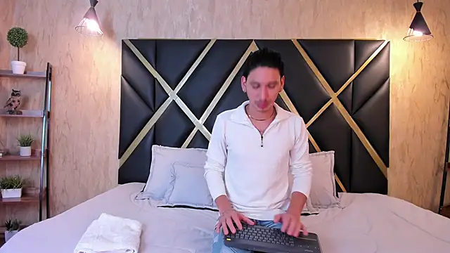 Snapshot of axel_alvareez chatting on October 11, 3:32 am axel alvareez online show from October 11, 3:32 am