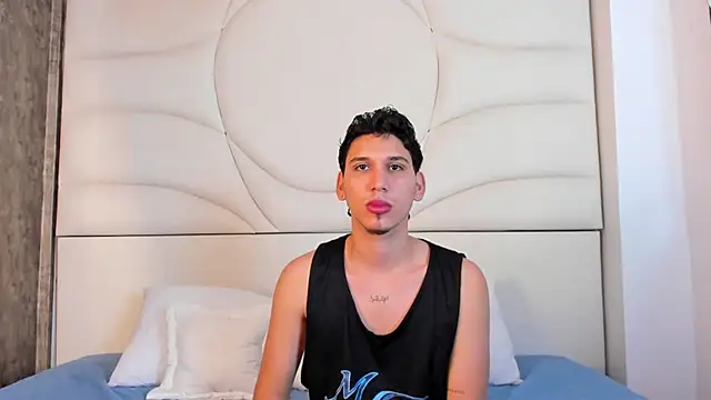 Snapshot of axel_alvareez chatting on September 12, 3:50 am axel alvareez online show from September 12, 3:50 am