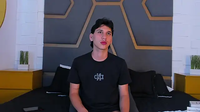 Snapshot of axel_alvareez chatting on September 25, 3:38 am axel alvareez online show from September 25, 3:38 am