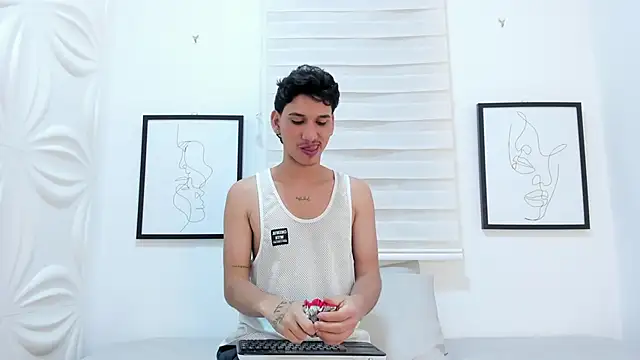 Snapshot of axel_alvareez chatting on September 27, 3:48 am axel alvareez online show from September 27, 3:48 am