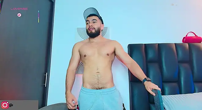 ThiagoHunk online show from May 9, 4:02 am
