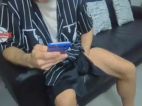 Snapshot of Segreto1985 chatting on September 21, 6:41 pm Segreto1985 online show from September 21, 6:41 pm