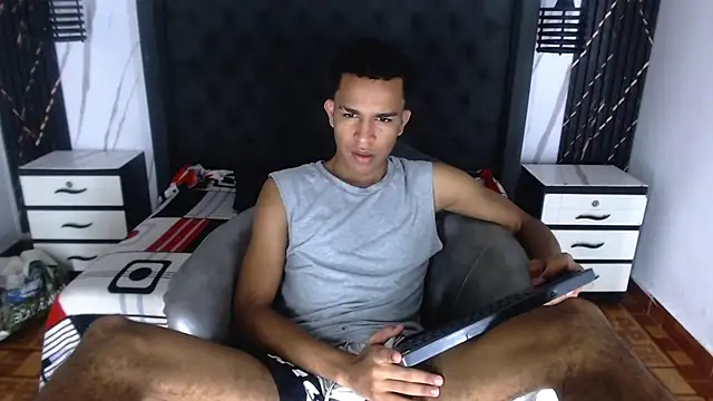 Snapshot of aston_xvera chatting on September 13, 3:40 am aston xvera online show from September 13, 3:40 am