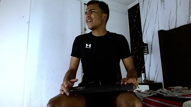 Snapshot of aston_xvera chatting on October 14, 3:57 am aston xvera online show from October 14, 3:57 am