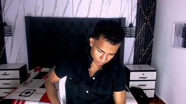 Snapshot of aston_xvera chatting on September 12, 3:39 am aston xvera online show from September 12, 3:39 am