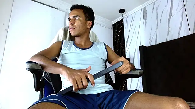 Snapshot of aston_xvera chatting on October 29, 3:31 am aston xvera online show from October 29, 3:31 am