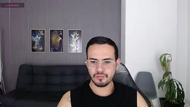 Snapshot of Arontrey21 chatting on September 14, 7:16 pm Arontrey21 online show from September 14, 7:16 pm