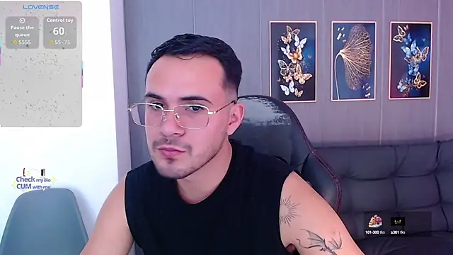 Snapshot of Arontrey21 chatting on September 16, 8:31 pm Arontrey21 online show from September 16, 8:31 pm