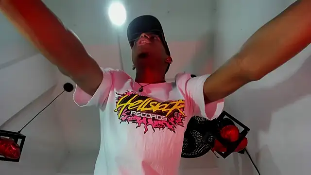 criss zuri online show from April 23, 12:10 pm