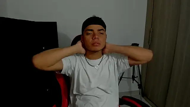 Snapshot of Axel-Latin-Boy chatting on October 2, 2:26 am Axel-Latin-Boy online show from October 2, 2:26 am