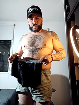 Snapshot of DaddyBear__ chatting on September 17, 3:07 am DaddyBear online show from September 17, 3:07 am