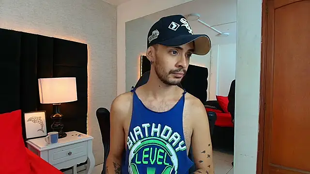 Snapshot of HairyDiamond_ chatting on September 15, 7:48 pm HairyDiamond online show from September 15, 7:48 pm