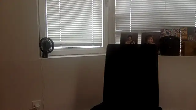 edger4lif3 online show from November 10, 6:35 pm