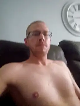 MrLeakyHelmet online show from September 21, 1:00 pm
