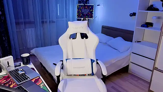 c10h15on1 online show from February 19, 4:09 am