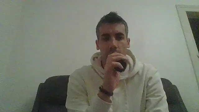 Snapshot of JulioIsHere4you chatting on October 16, 6:05 pm JulioIsHere4you online show from October 16, 6:05 pm