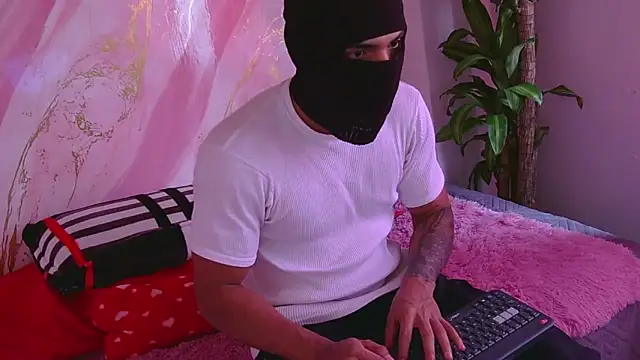 batmanhot7 online show from September 22, 6:51 pm