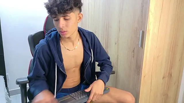 Snapshot of Noah-Garcia chatting on October 14, 9:55 pm Noah-Garcia online show from October 14, 9:55 pm