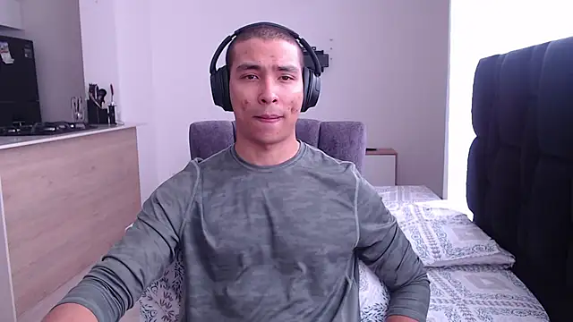 Auron Demon01 online show from December 22, 3:53 pm