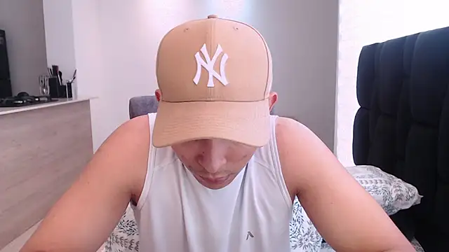 Auron Demon01 online show from December 19, 8:50 pm