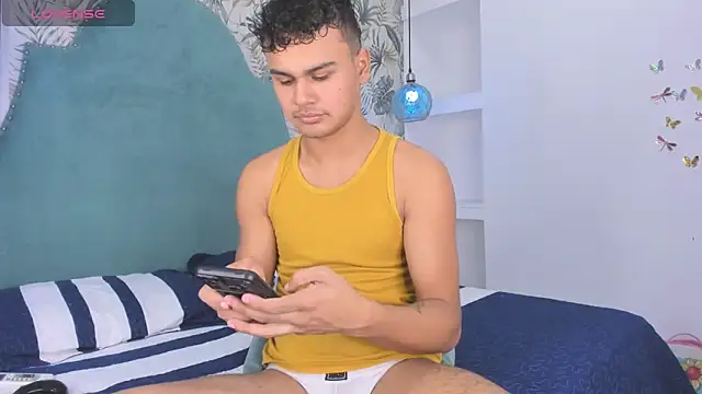 Tthiago cruz online show from October 14, 9:11 pm