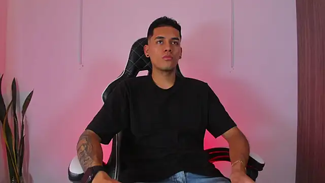 Snapshot of Nickyblazze_ chatting on September 30, 8:01 pm Nickyblazze online show from September 30, 8:01 pm