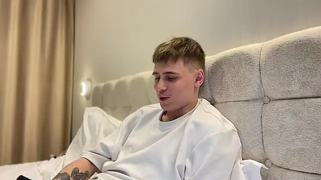 Snapshot of Tyler_Garner chatting on September 9, 5:01 pm Tyler Garner online show from September 9, 5:01 pm