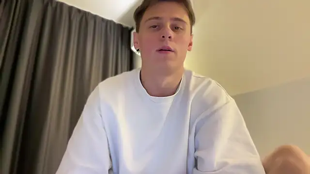 Snapshot of Tyler_Garner chatting on October 16, 5:43 pm Tyler Garner online show from October 16, 5:43 pm