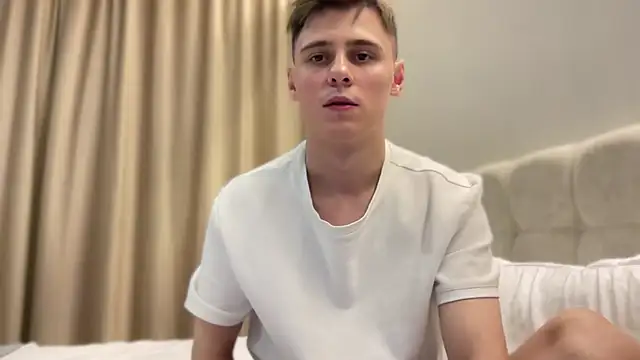 Snapshot of Tyler_Garner chatting on September 13, 5:25 pm Tyler Garner online show from September 13, 5:25 pm