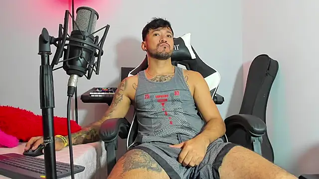 Snapshot of dereck_karter chatting on December 12, 11:36 pm dereck karter online show from December 12, 11:36 pm