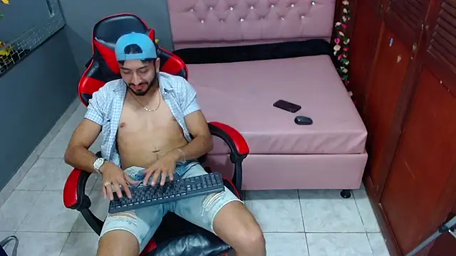 Snapshot of EthanMontana chatting on September 21, 9:37 pm EthanMontana online show from September 21, 9:37 pm