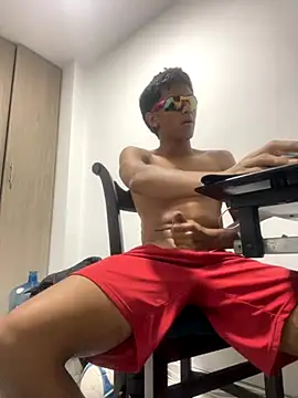 silverbody19 online show from September 15, 12:35 am