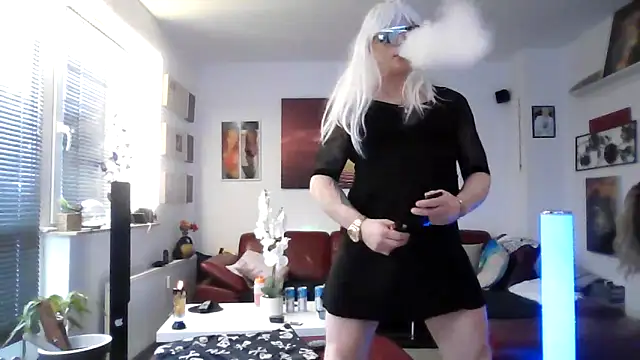 hellgirl1980 online show from October 15, 1:30 pm