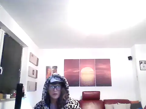 Snapshot of hellgirl1980 chatting on October 10, 2:05 am hellgirl1980 online show from October 10, 2:05 am