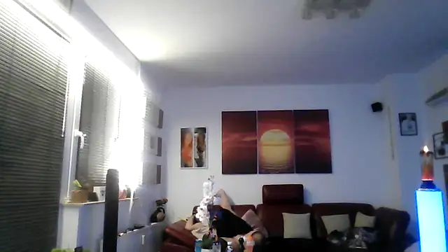 Snapshot of hellgirl1980 chatting on October 12, 2:16 am hellgirl1980 online show from October 12, 2:16 am