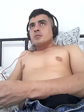 Andr3s69xxx online show from April 29, 1:38 pm