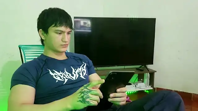 Snapshot of ErickWalton chatting on October 24, 7:10 am ErickWalton online show from October 24, 7:10 am