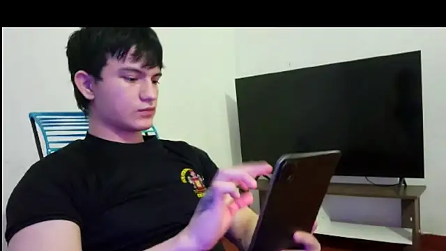 ErickWalton online show from December 5, 7:26 am