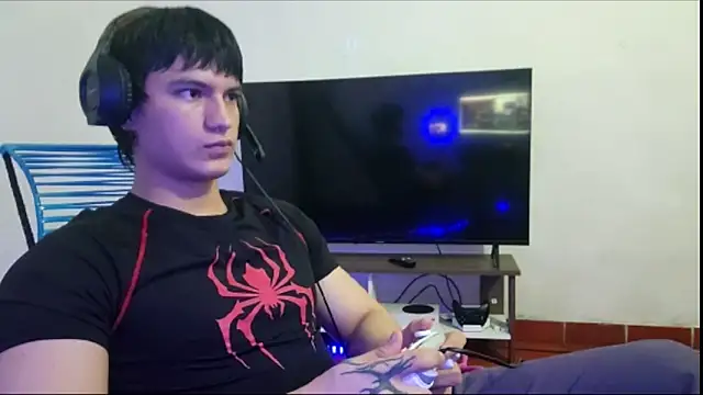 Snapshot of ErickWalton chatting on October 26, 7:21 am ErickWalton online show from October 26, 7:21 am