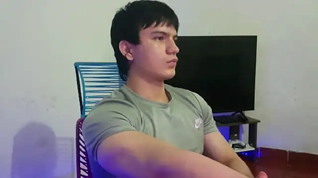 Snapshot of ErickWalton chatting on October 22, 6:50 am ErickWalton online show from October 22, 6:50 am